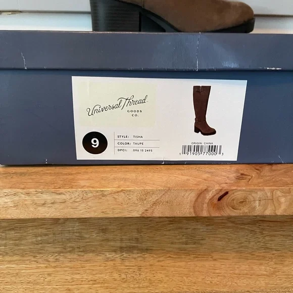 Universal thread Womens boots size 9 - Picture 2 of 5